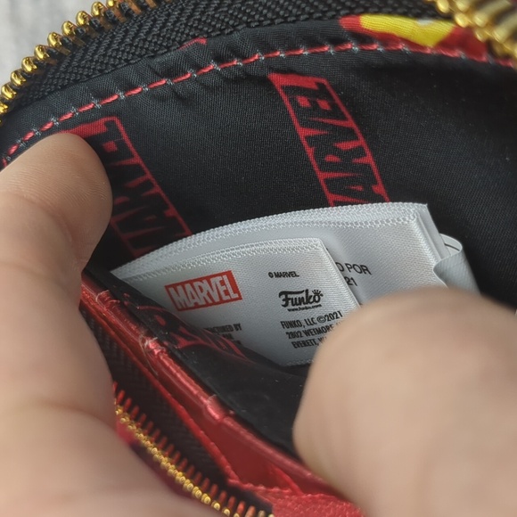 Iron Man zip around wallet - Picture 8 of 8